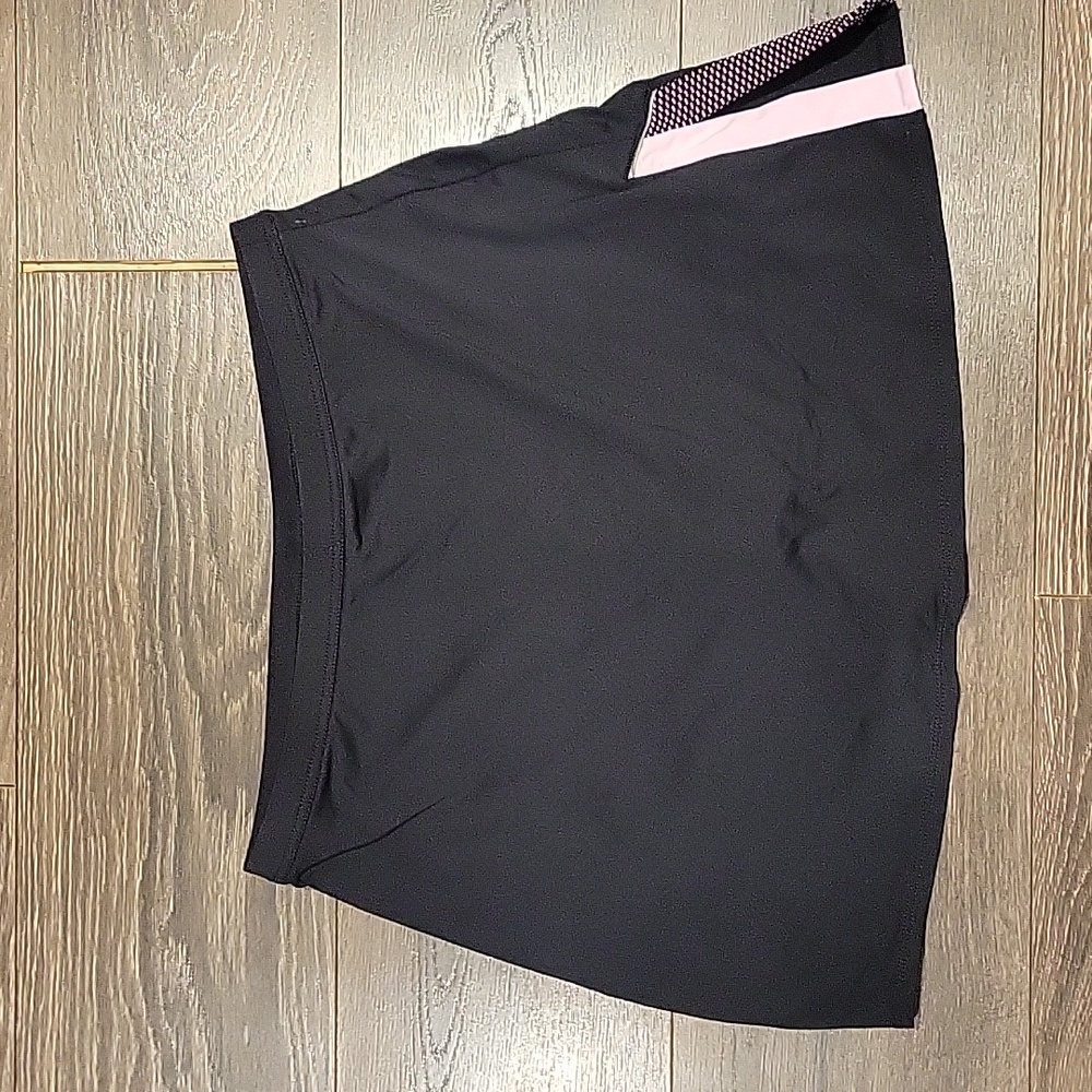 Tail Black Women's Tennis Skort with Pink Side Panel